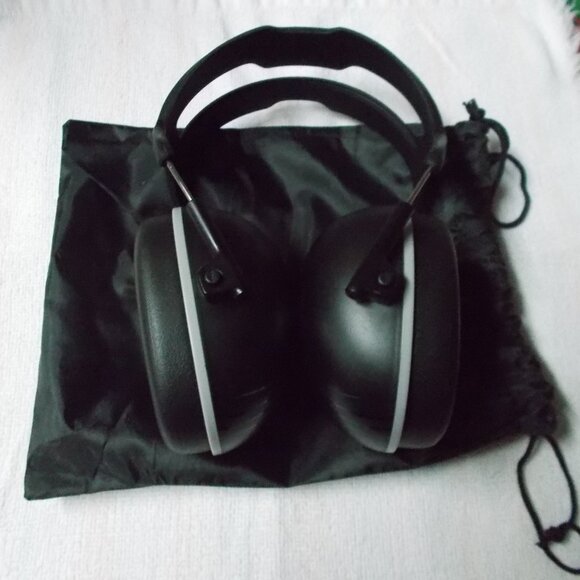 NWOT Noise Cancelling headphones - Picture 3 of 3